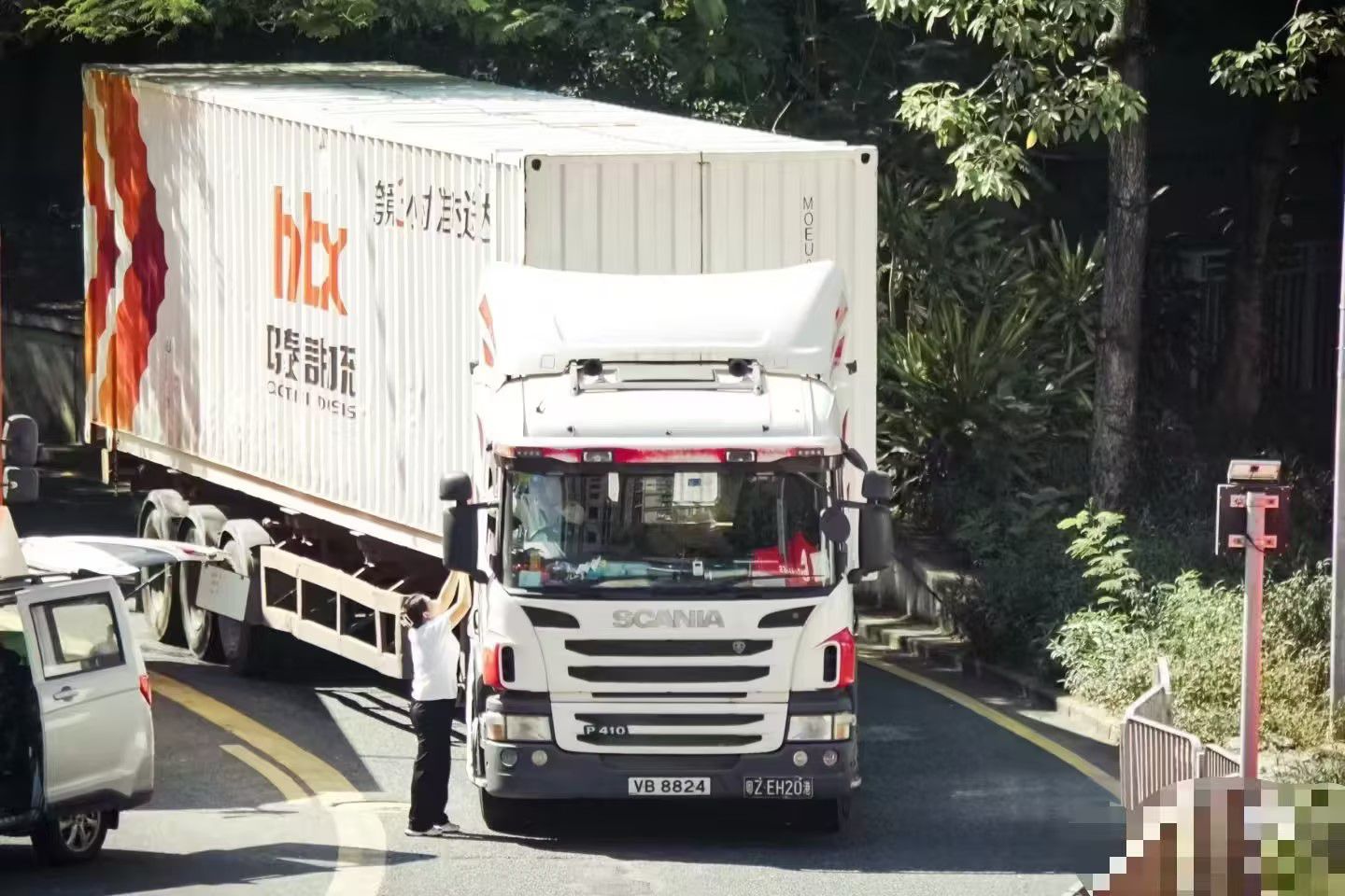 鴻泰信中港物流運輸之化妝品運輸